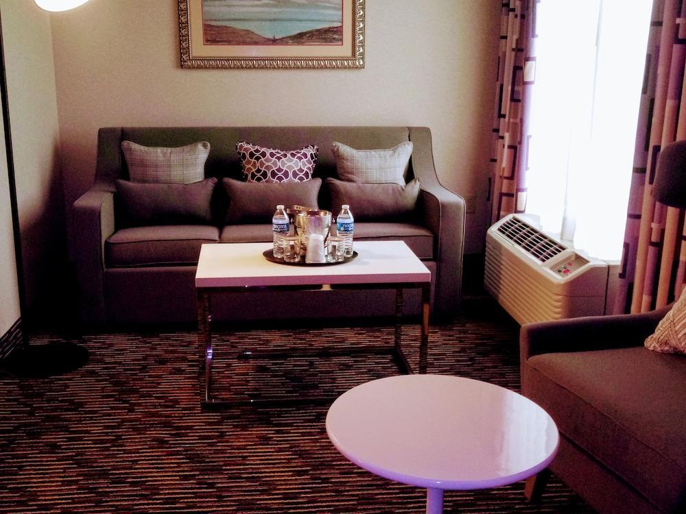 Wyndham Garden Conference Center Champaign - Urbana Hotel Eksteriør billede