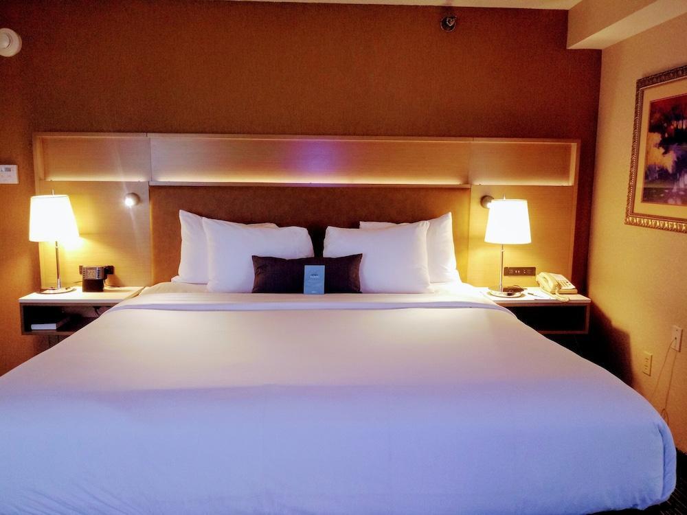 Wyndham Garden Conference Center Champaign - Urbana Hotel Eksteriør billede