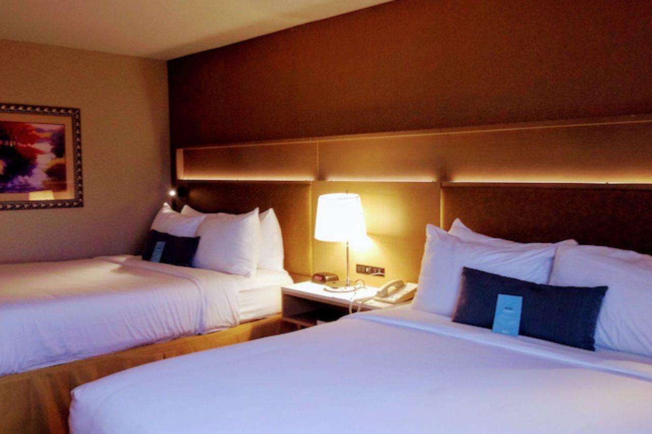 Wyndham Garden Conference Center Champaign - Urbana Hotel Eksteriør billede