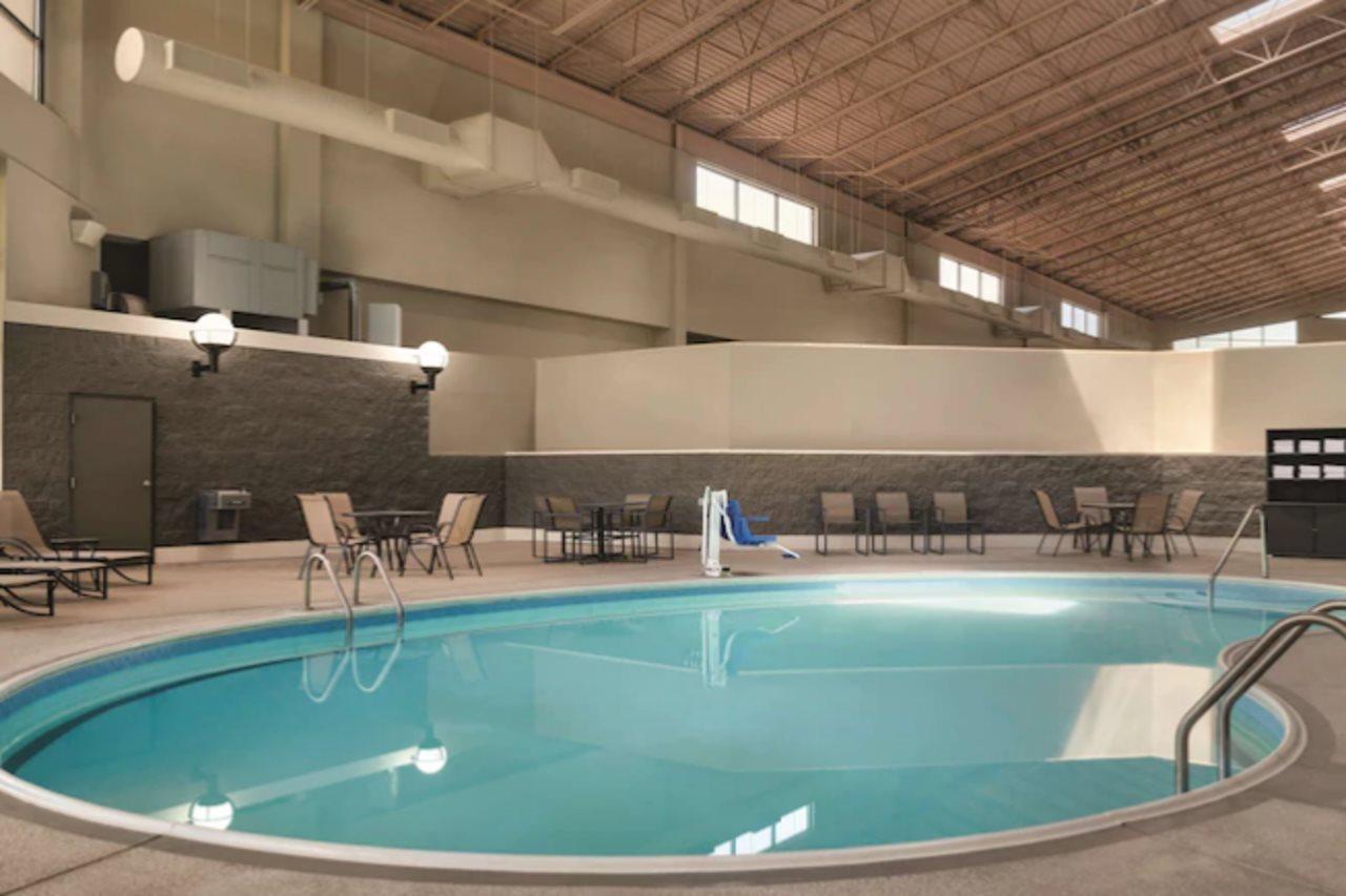 Wyndham Garden Conference Center Champaign - Urbana Hotel Eksteriør billede