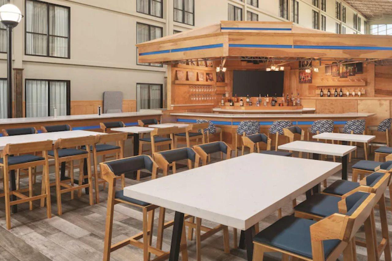 Wyndham Garden Conference Center Champaign - Urbana Hotel Eksteriør billede