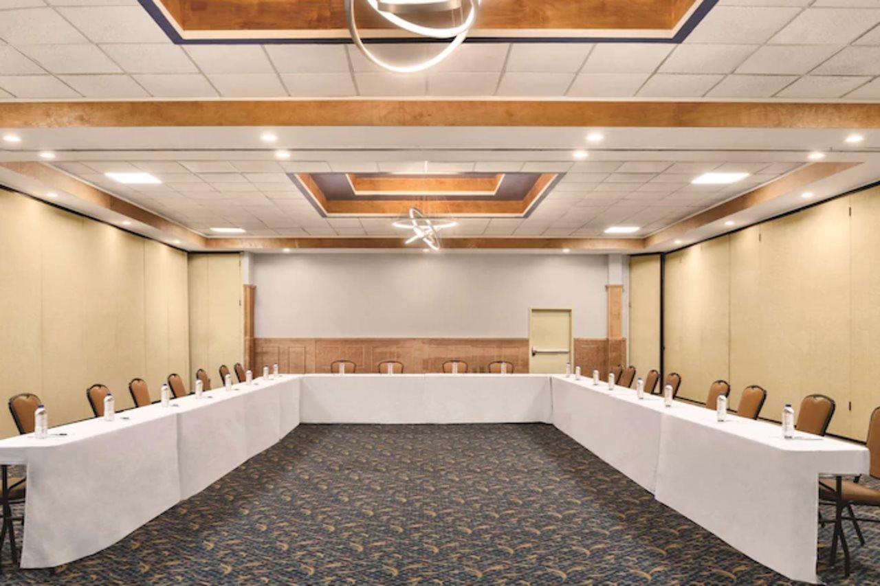Wyndham Garden Conference Center Champaign - Urbana Hotel Eksteriør billede