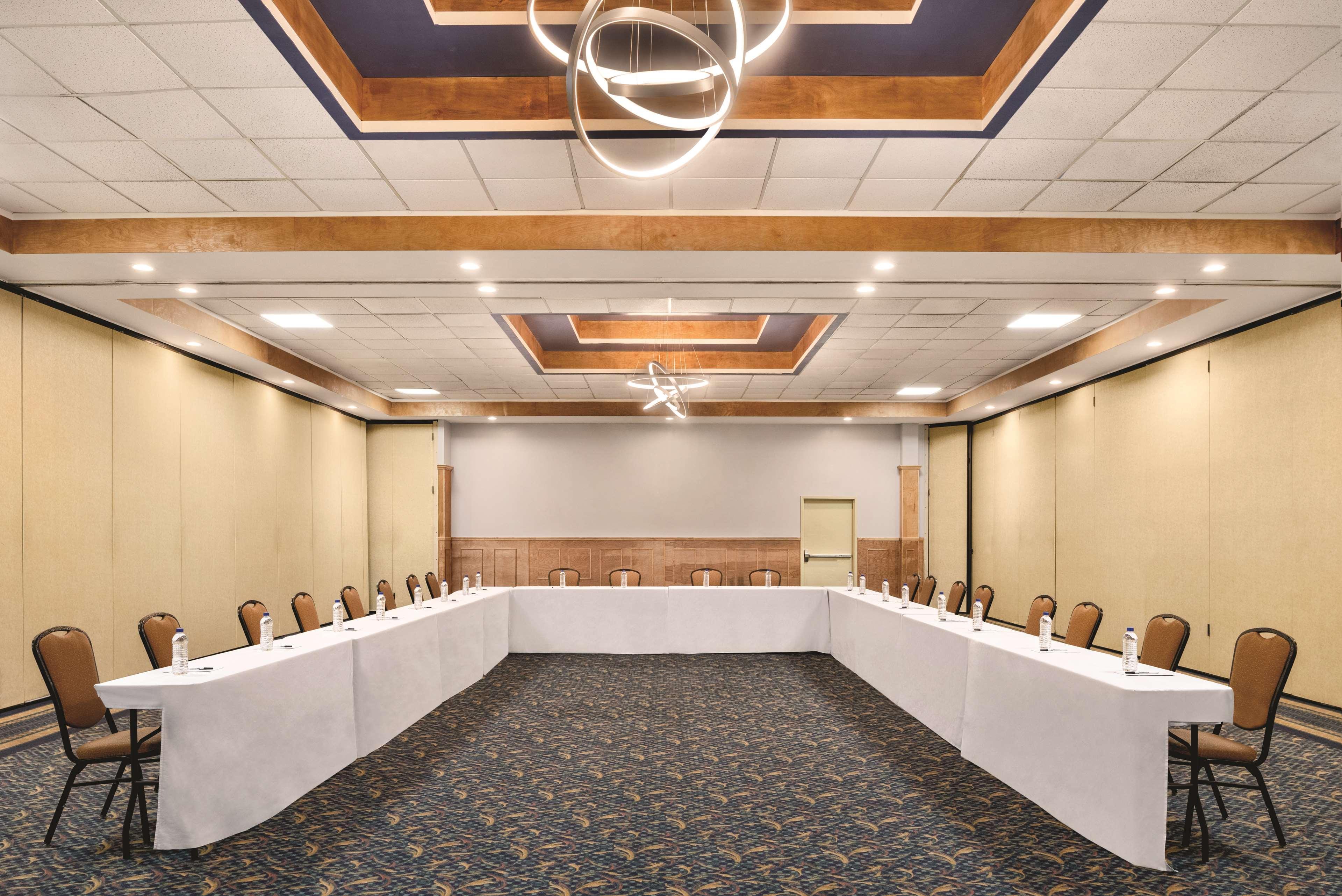 Wyndham Garden Conference Center Champaign - Urbana Hotel Eksteriør billede