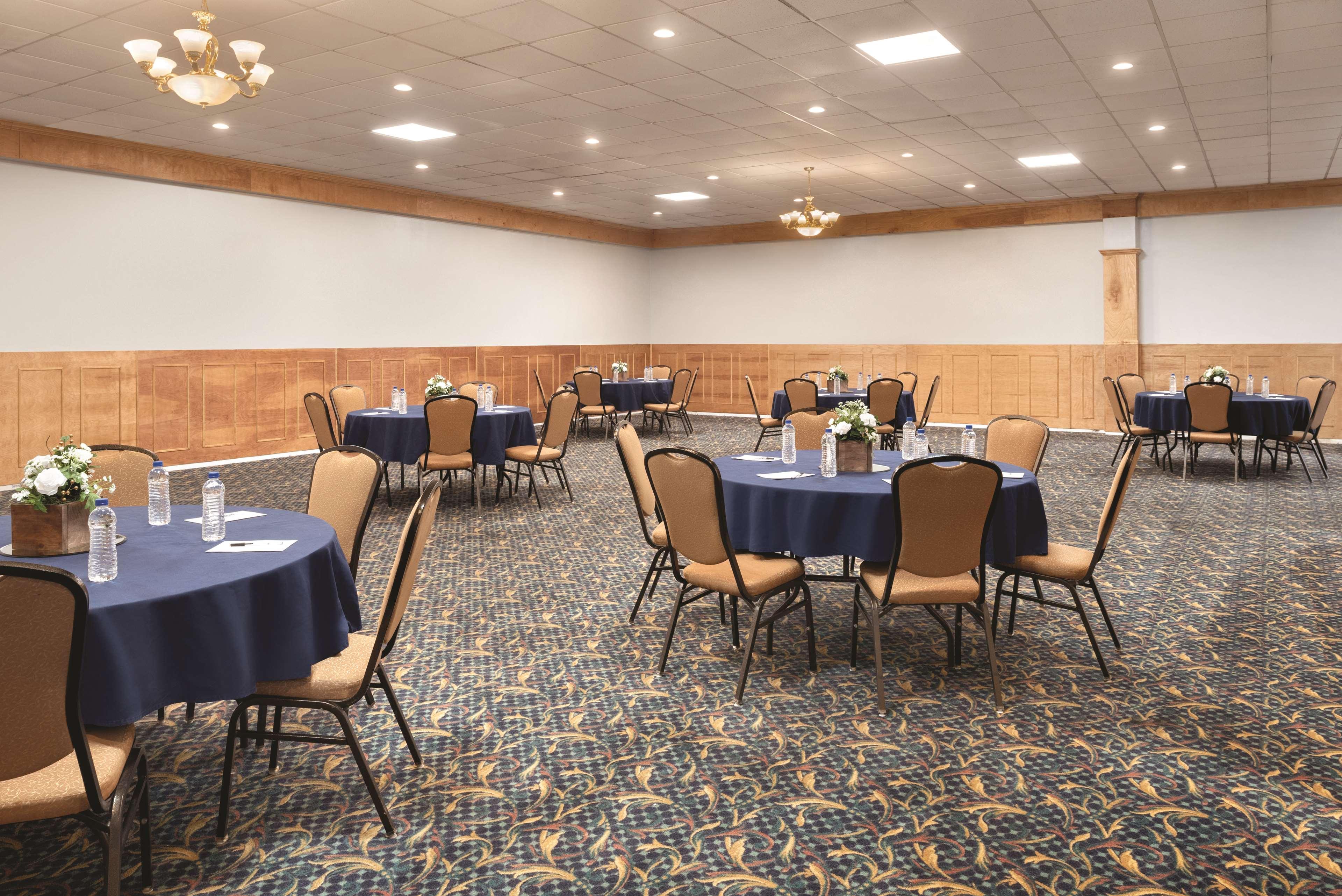 Wyndham Garden Conference Center Champaign - Urbana Hotel Eksteriør billede