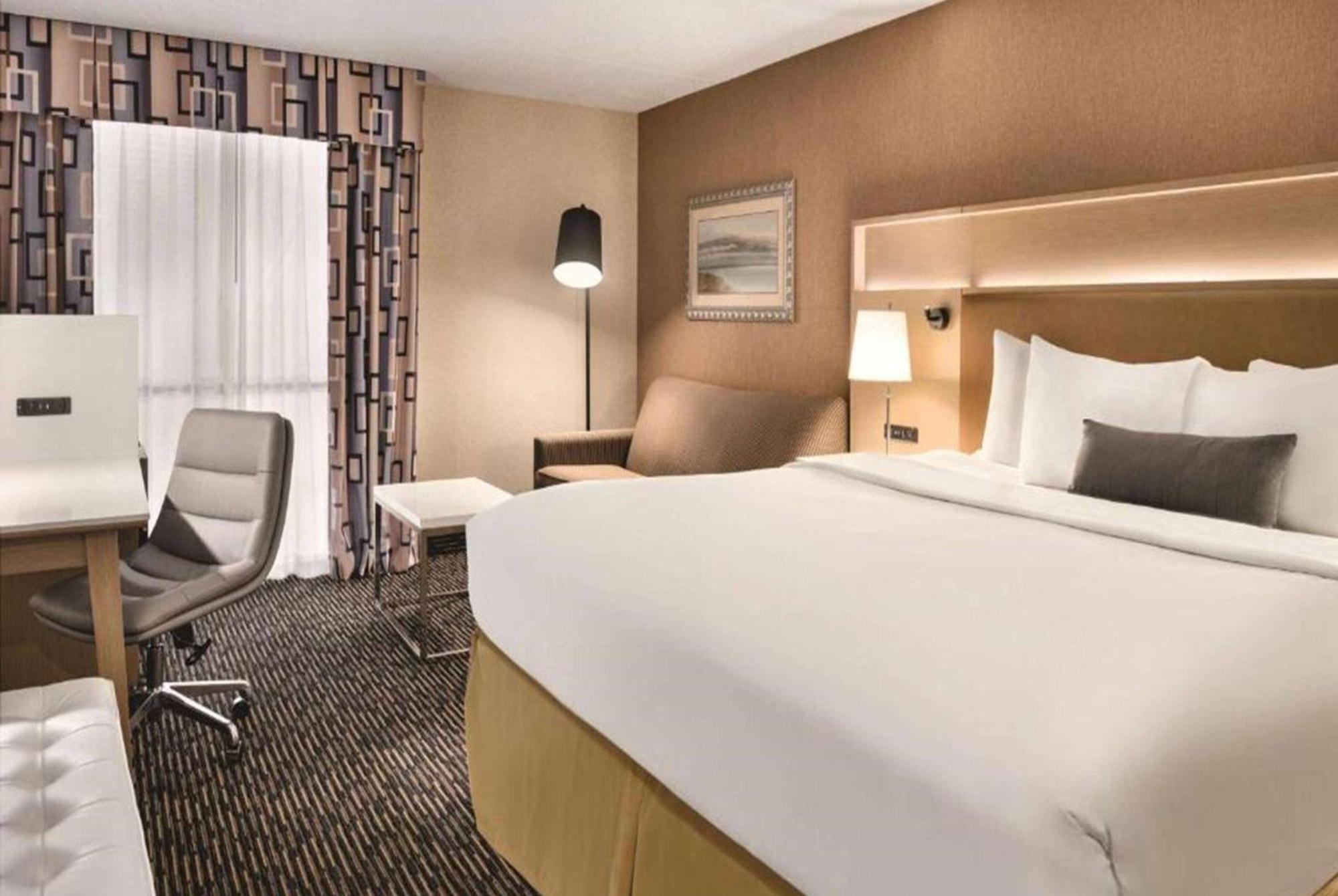 Wyndham Garden Conference Center Champaign - Urbana Hotel Eksteriør billede