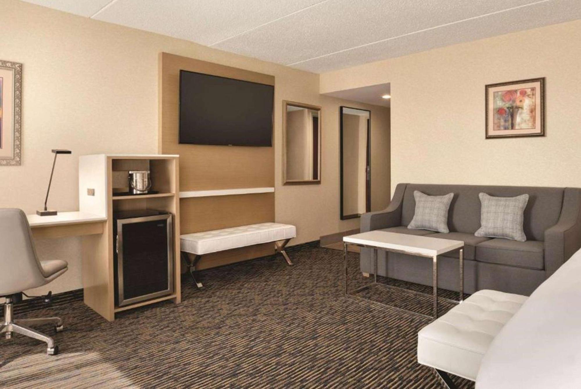Wyndham Garden Conference Center Champaign - Urbana Hotel Eksteriør billede