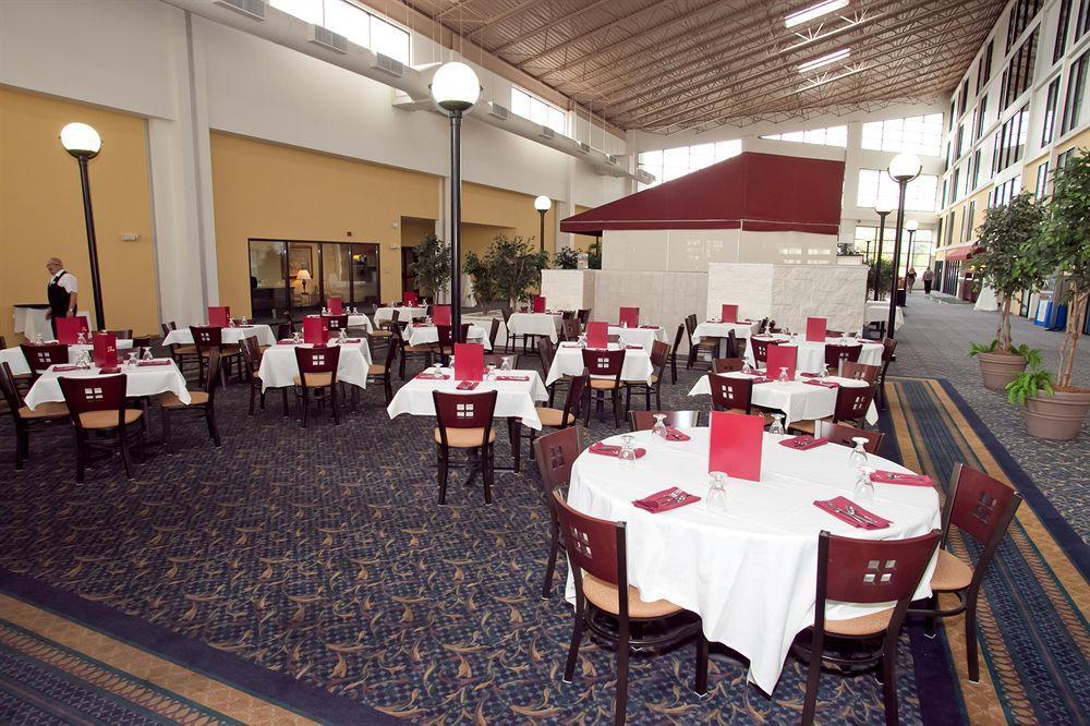 Wyndham Garden Conference Center Champaign - Urbana Hotel Eksteriør billede