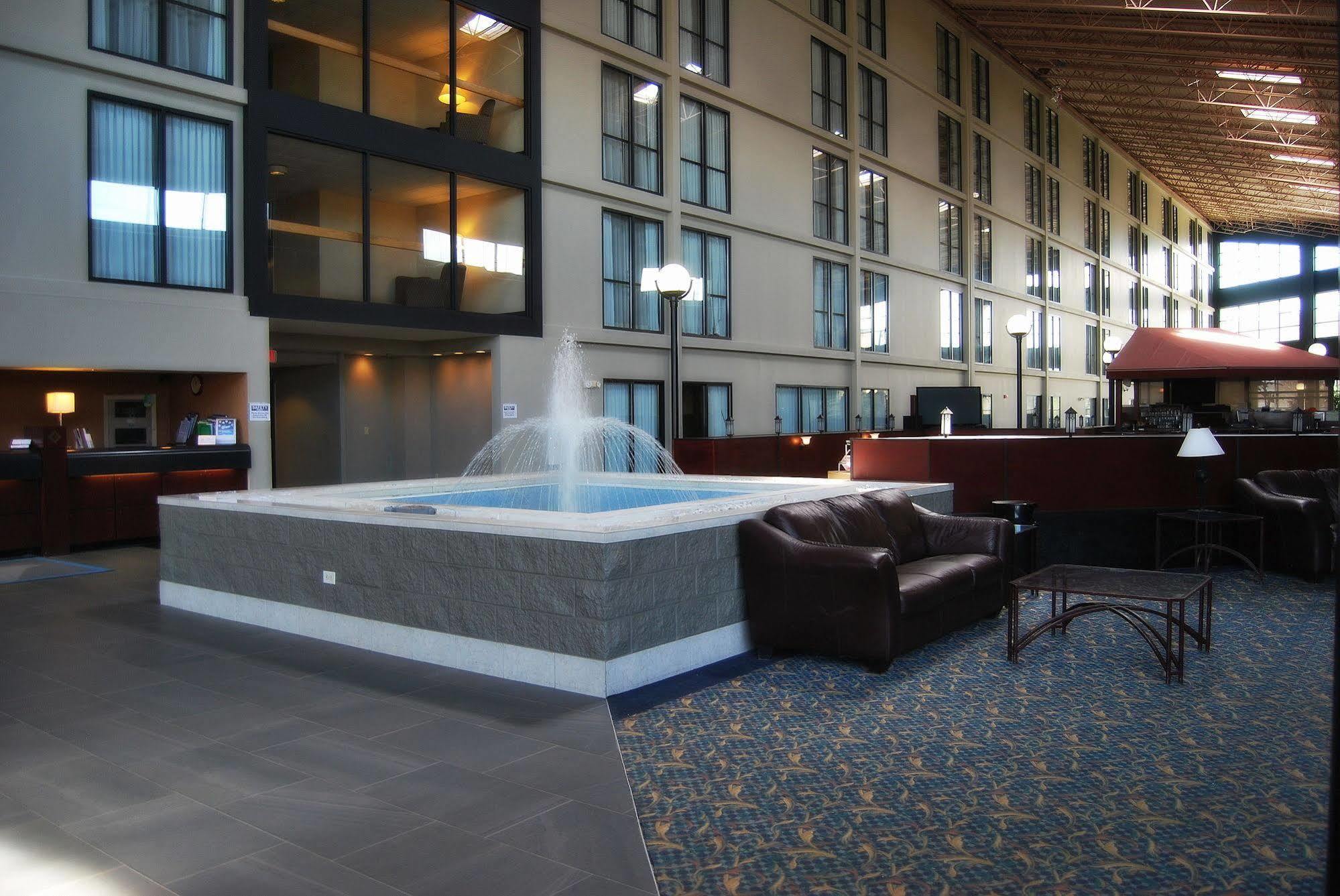 Wyndham Garden Conference Center Champaign - Urbana Hotel Eksteriør billede